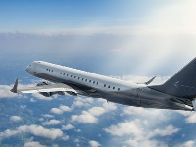 Embraer Lineage 1000 - фото