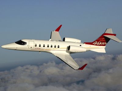 Learjet 40 - фото