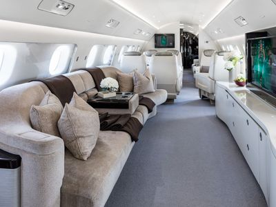 Embraer Lineage 1000 - фото