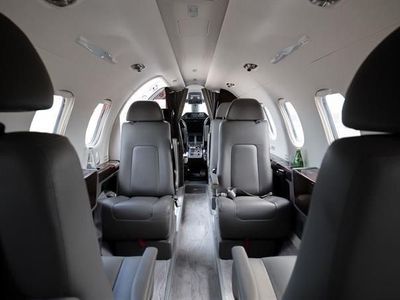 Phenom 300 - фото