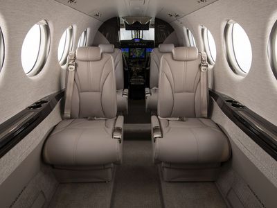 King Air 260 - фото