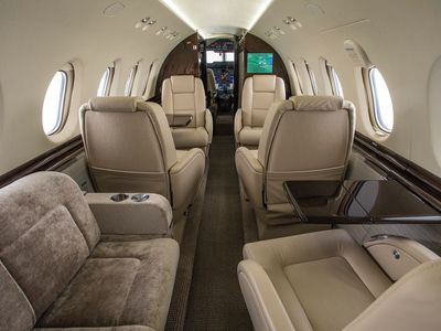 Hawker 750 - фото