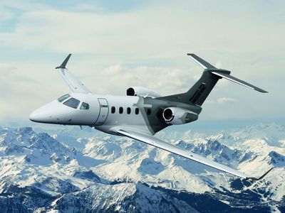 Phenom 300 - фото