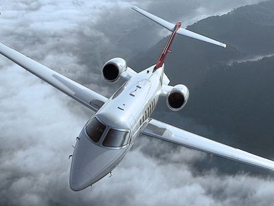 Learjet 40 - фото