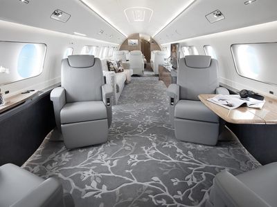 Embraer Lineage 1000 - фото