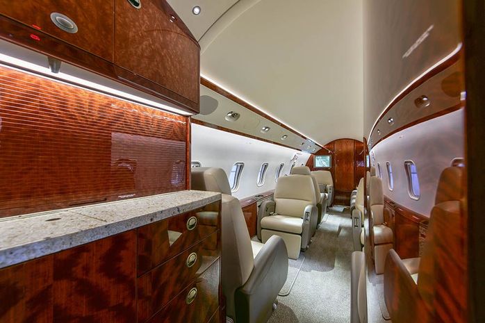 Challenger 300