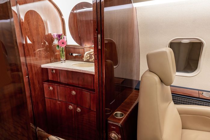 Challenger 300