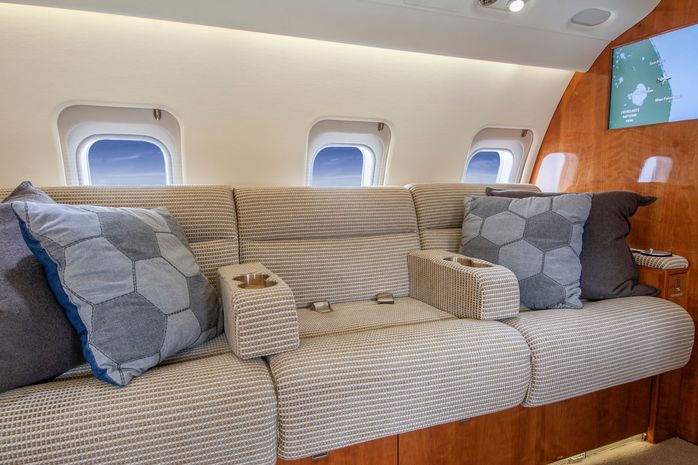 Challenger 604