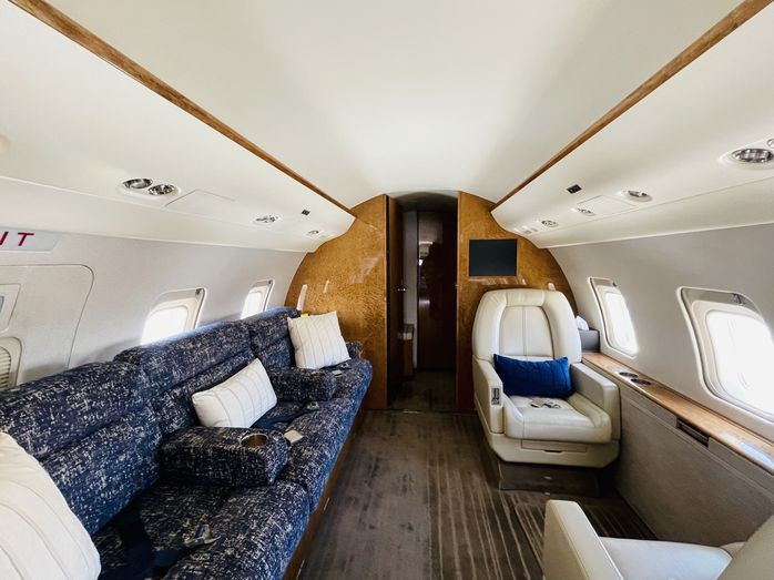 Challenger 604