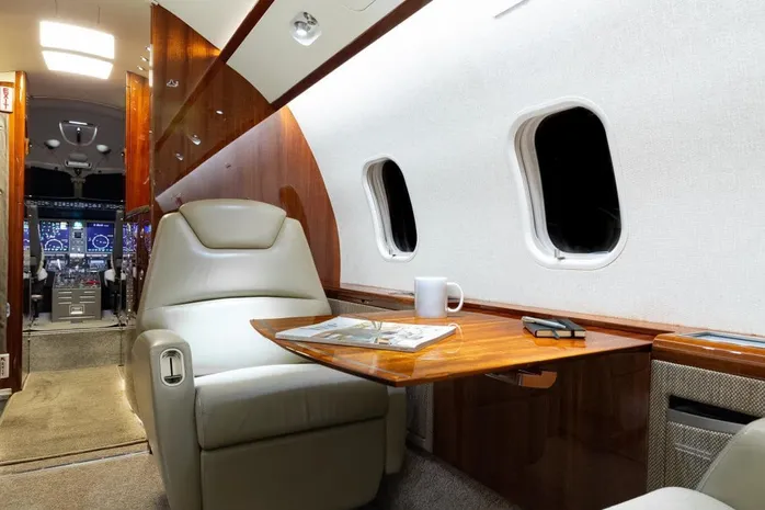 Challenger 300