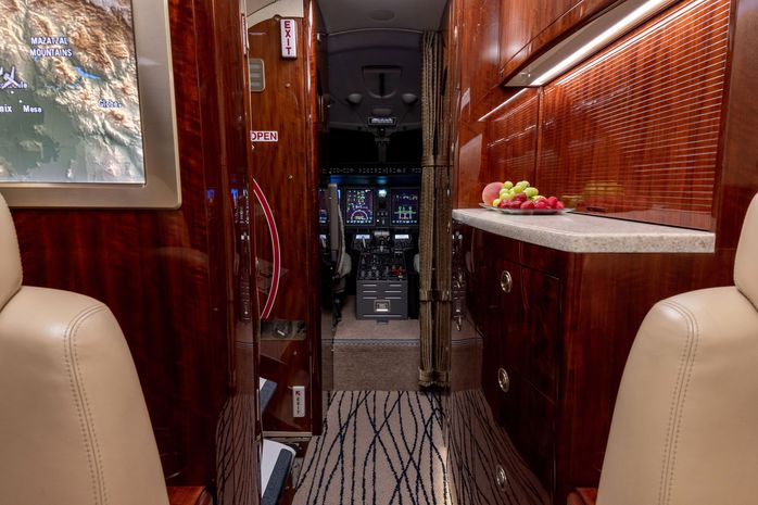 Challenger 300