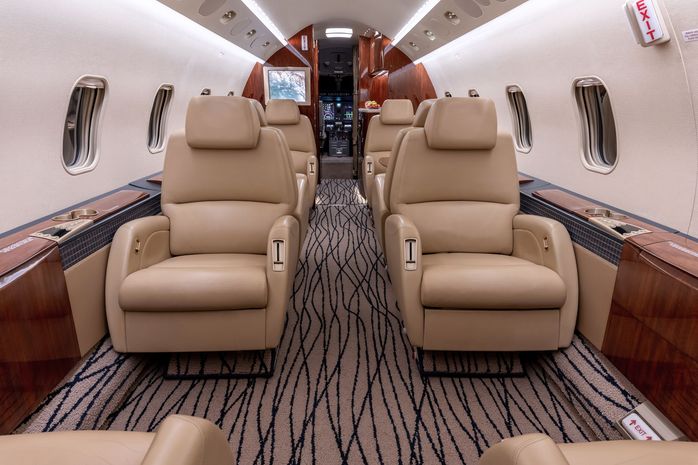 Challenger 300