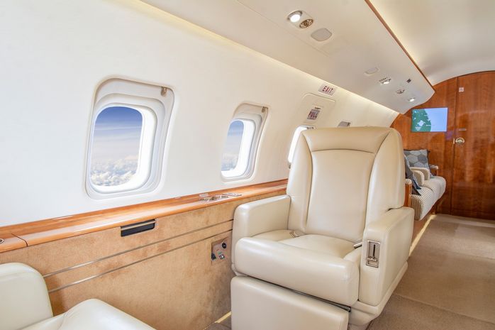 Challenger 604