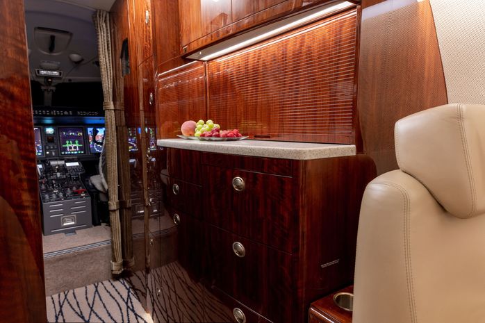 Challenger 300
