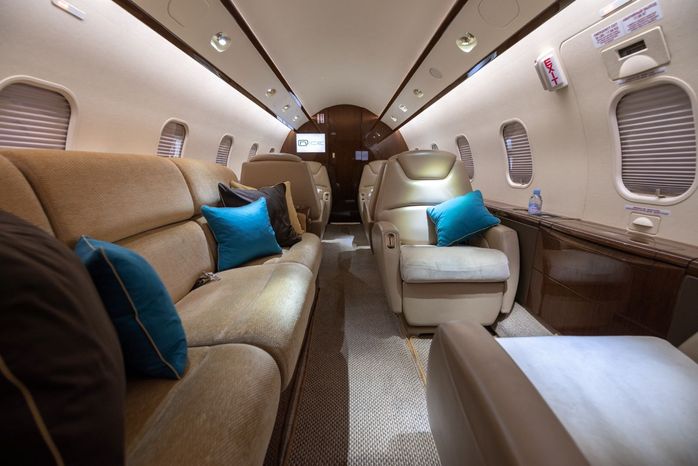 Challenger 300